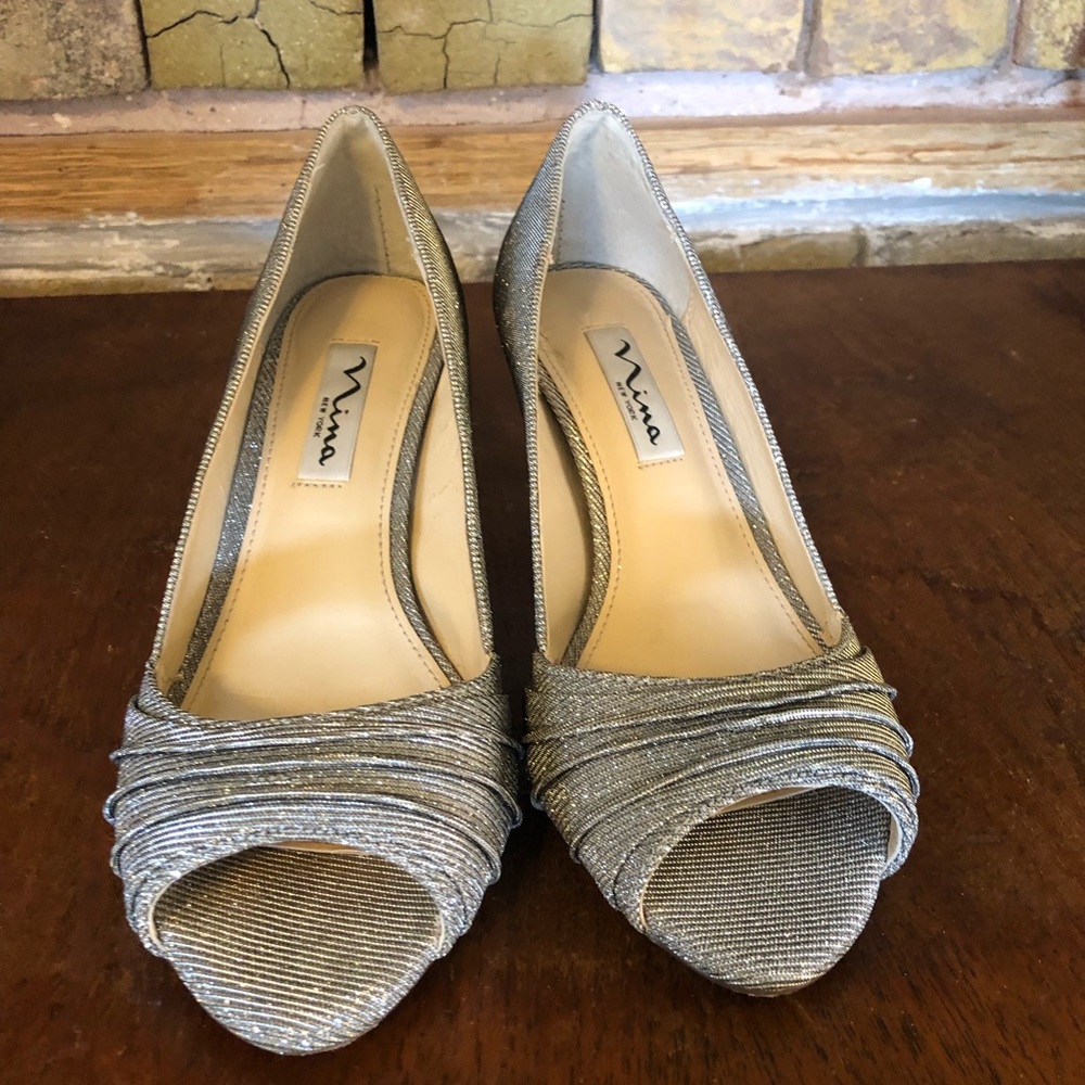 Vintage silver Nina babydoll heels size 6M.SO SPARKLY!!